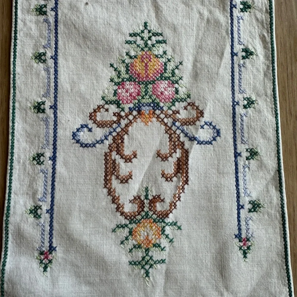 VTG Antimacassar Cross Stitch Vanity Linens 3pc Set Floral Scalloped White Linen